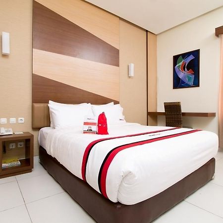 Reddoorz Near Roxy Hotel Jakarta Exterior photo